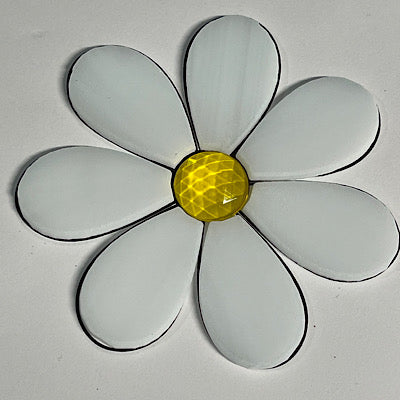 pre-cut daisy, 4” x 4”